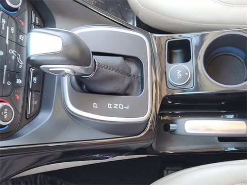 Used 2017 Ford C-MAX Energi Titanium w/ Equipment Group 501A image 21