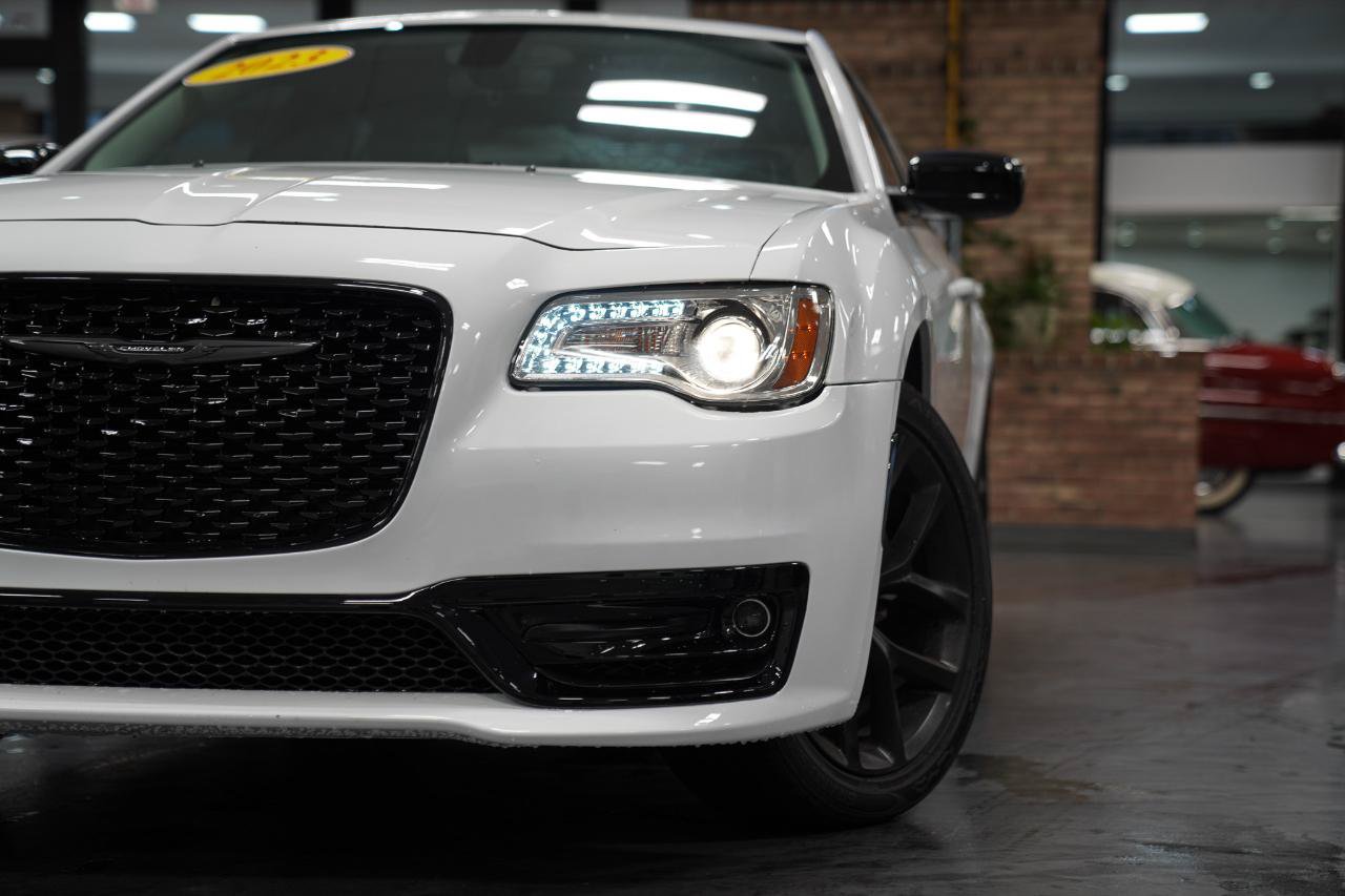 Used 2023 Chrysler 300 Touring w/ Sport Appearance Package RWD image 2
