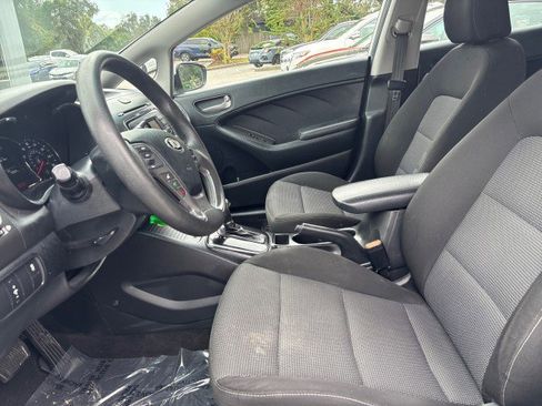 Used 2017 Kia Forte LX image 10