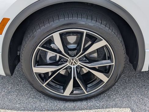 Used 2024 Volkswagen Tiguan SEL R-Line AWD/4WD image 15