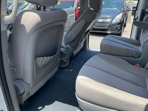 Used 2009 Kia Sedona LX FWD image 22