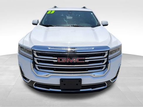 Used 2023 GMC Acadia SLT FWD image 2
