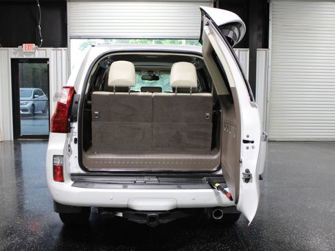 Used 2011 Lexus GX 460 w/ Comfort Plus Pkg AWD/4WD image 40