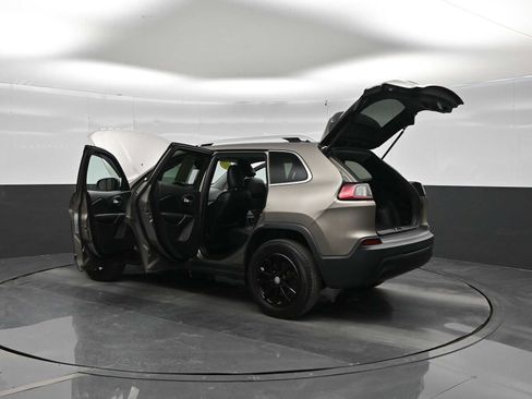 Used 2019 Jeep Cherokee Latitude Plus w/ Comfort/Convenience Group AWD/4WD image 43