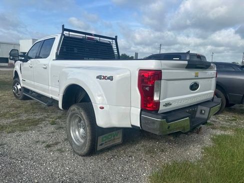 Used 2017 Ford F350 Lariat w/ Lariat Ultimate Package AWD/4WD image 5