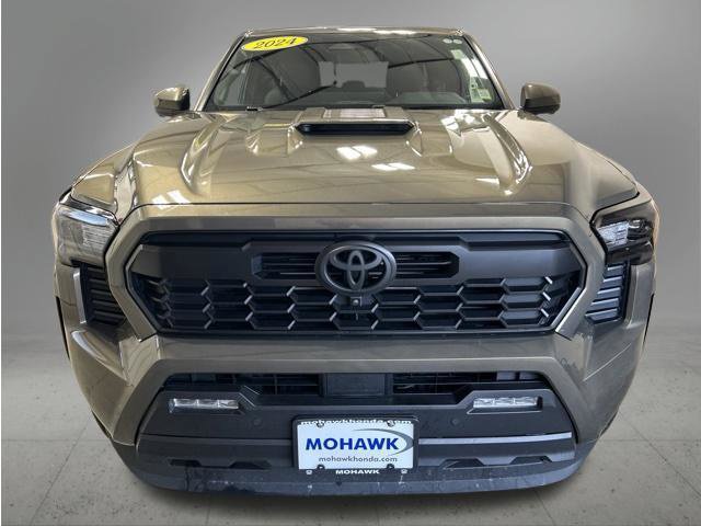Used 2024 Toyota Tacoma TRD Sport w/ TRD Sport Premium Package AWD/4WD image 9
