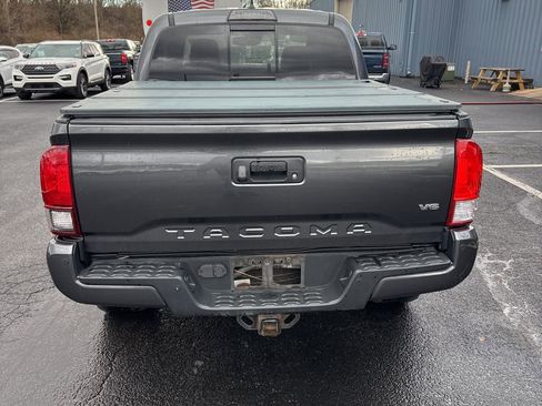 Used 2019 Toyota Tacoma TRD Sport image 5