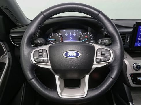 Used 2023 Ford Explorer XLT w/ Equipment Group 202A AWD/4WD image 30