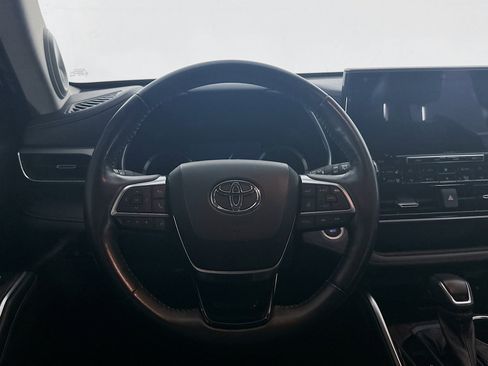 Used 2021 Toyota Highlander Platinum AWD/4WD image 18
