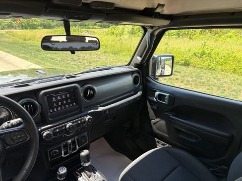 Used 2023 Jeep Wrangler Unlimited w/ Convenience Group AWD/4WD image 44