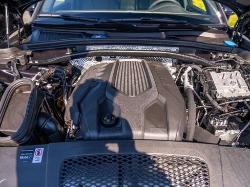 Certified 2026 Porsche Macan AWD/4WD image 29