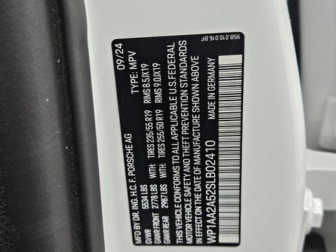 Certified 2025 Porsche Macan image 26