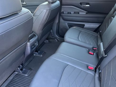 Used 2025 Nissan Pathfinder Platinum w/ Cargo Package AWD/4WD image 12