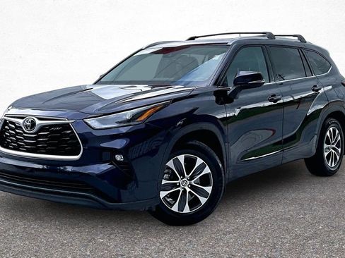 Used 2021 Toyota Highlander XLE FWD image 4