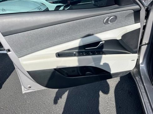 Used 2025 Hyundai Elantra Limited FWD image 10