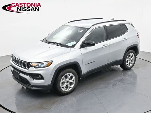 Used 2025 Jeep Compass Latitude AWD/4WD image 21