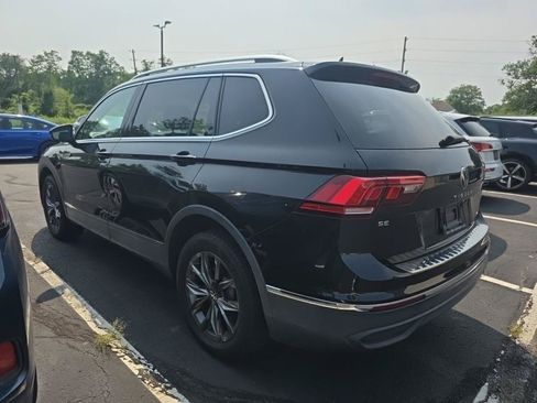 Used 2023 Volkswagen Tiguan SE w/ Panoramic Sunroof Package FWD image 13