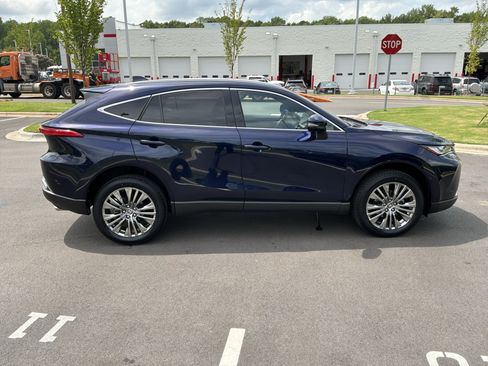 Used 2023 Toyota Venza Limited AWD/4WD image 11