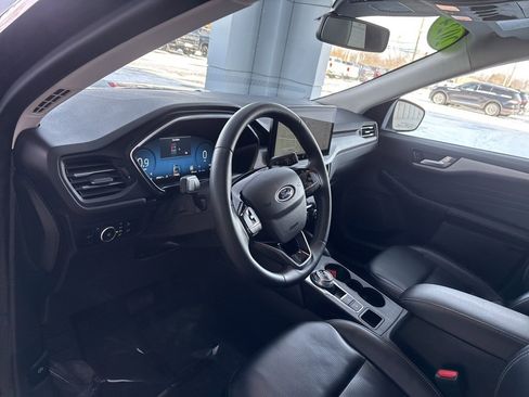 Used 2024 Ford Escape Platinum image 10