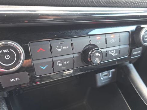 Certified 2023 Jeep Compass Latitude AWD/4WD image 35