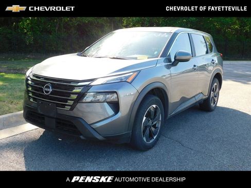 Used 2025 Nissan Rogue SV image 1