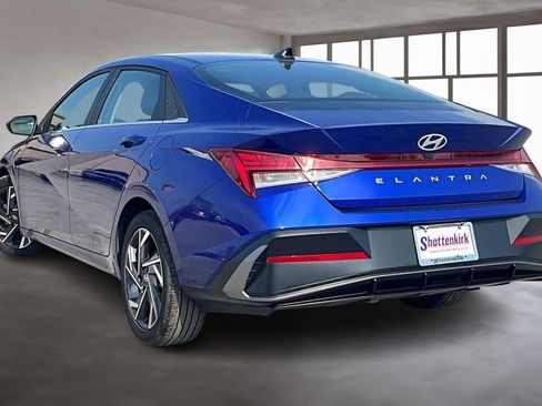 Used 2024 Hyundai Elantra SEL w/ Convenience Package FWD image 4