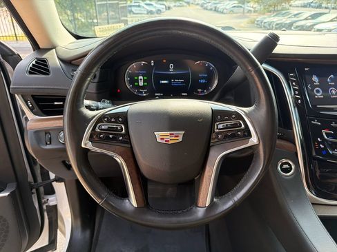 Used 2020 Cadillac Escalade Premium Luxury RWD image 25