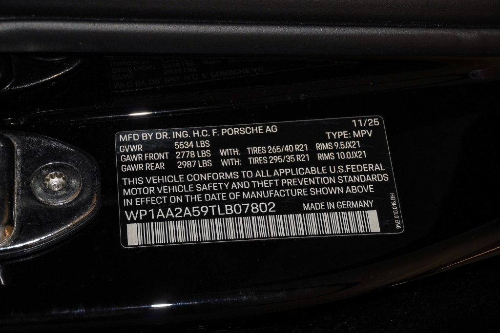 Certified 2026 Porsche Macan AWD/4WD image 30