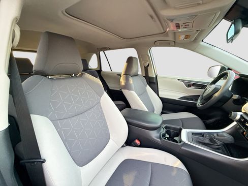 Used 2019 Toyota RAV4 XLE image 15