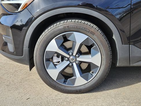 Used 2025 Volvo XC40 B5 Core w/ Protection Package Premier image 16