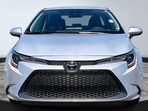 Used 2022 Toyota Corolla LE FWD image 3