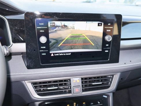 New 2026 Volkswagen Taos SE image 19