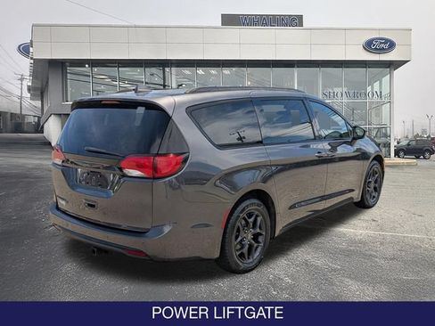 Used 2019 Chrysler Pacifica Touring-L w/ Advanced Safetytec Group FWD image 8
