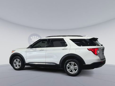 Used 2022 Ford Explorer XLT w/ Equipment Group 202A AWD/4WD image 8
