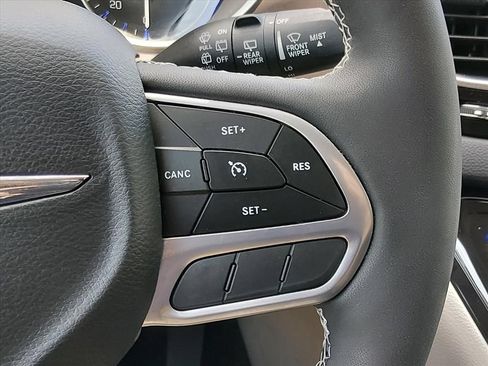 Used 2024 Chrysler Voyager LX FWD image 23
