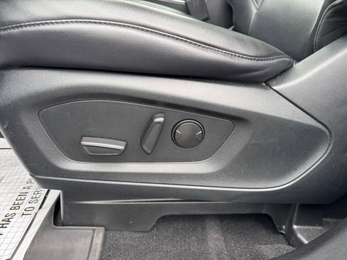 Used 2022 Ford Explorer XLT w/ Equipment Group 202A image 16