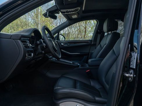 Certified 2026 Porsche Macan image 24