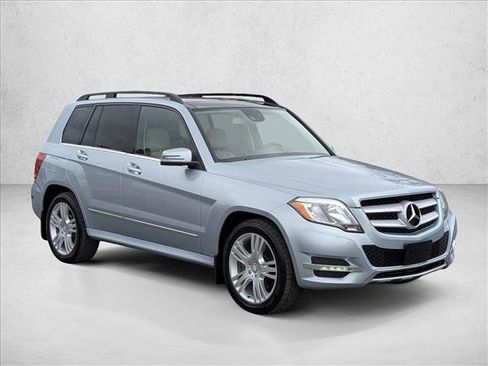 Used 2015 Mercedes-Benz GLK 250 BlueTEC 4MATIC image 3