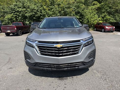 Used 2023 Chevrolet Equinox LS w/ LS Convenience Package AWD/4WD image 2