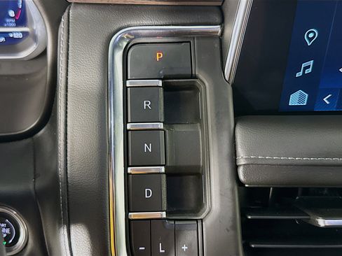 Used 2023 Chevrolet Tahoe Z71 AWD/4WD image 18