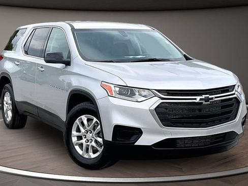 Used 2021 Chevrolet Traverse LS FWD image 9