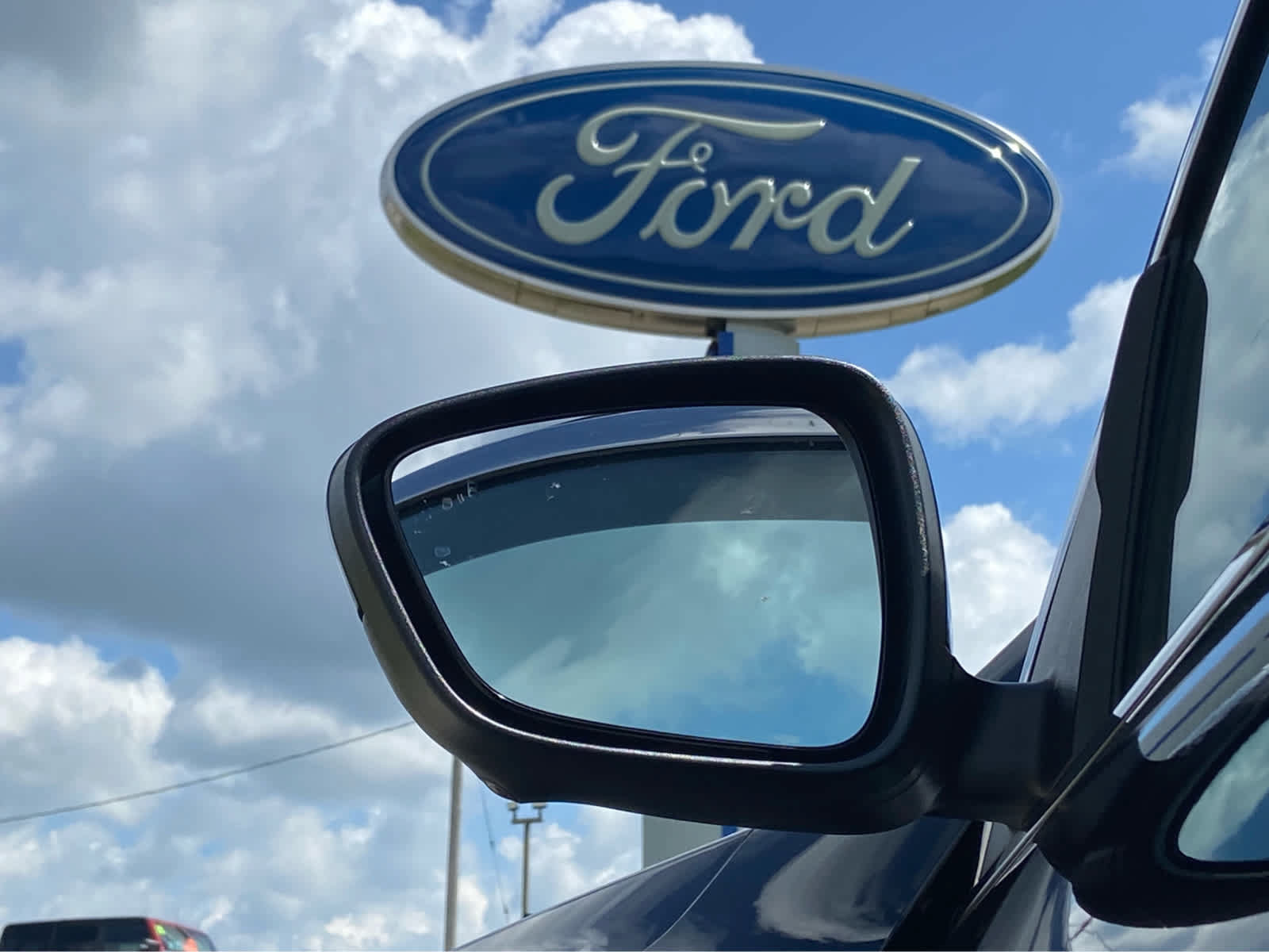 Used 2025 Ford Escape Platinum w/ Premium Technology Package AWD/4WD image 40