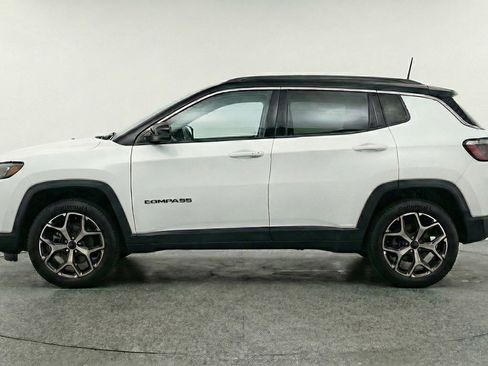Used 2025 Jeep Compass Limited image 3