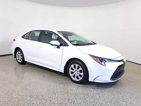 Used 2025 Toyota Corolla LE image 4