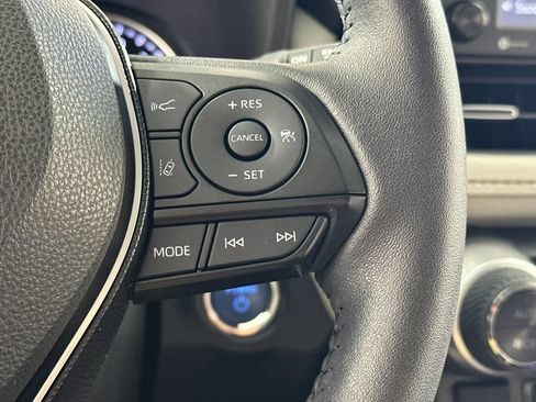 Used 2021 Toyota RAV4 XLE Premium AWD/4WD image 30