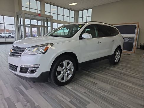 Used 2017 Chevrolet Traverse LT w/ Style and Technology Package image 46