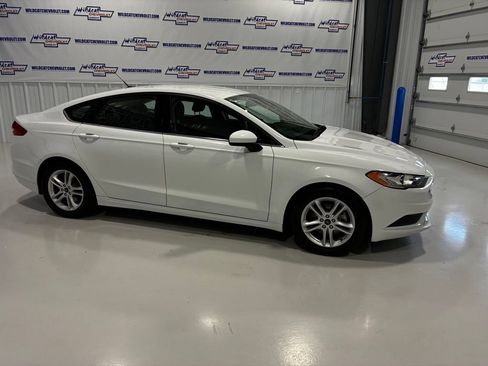 Used 2018 Ford Fusion SE w/ Fusion SE Technology Package FWD image 10