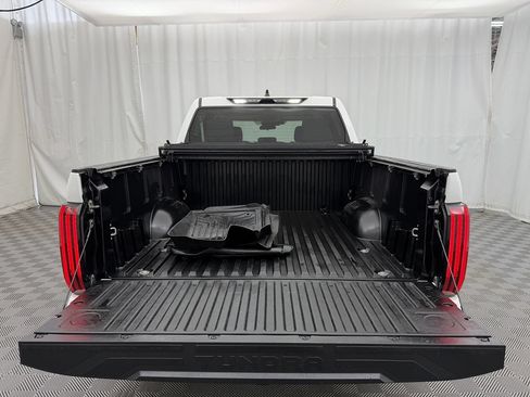 Used 2022 Toyota Tundra SR5 w/ SR5 Convenience Package AWD/4WD image 8