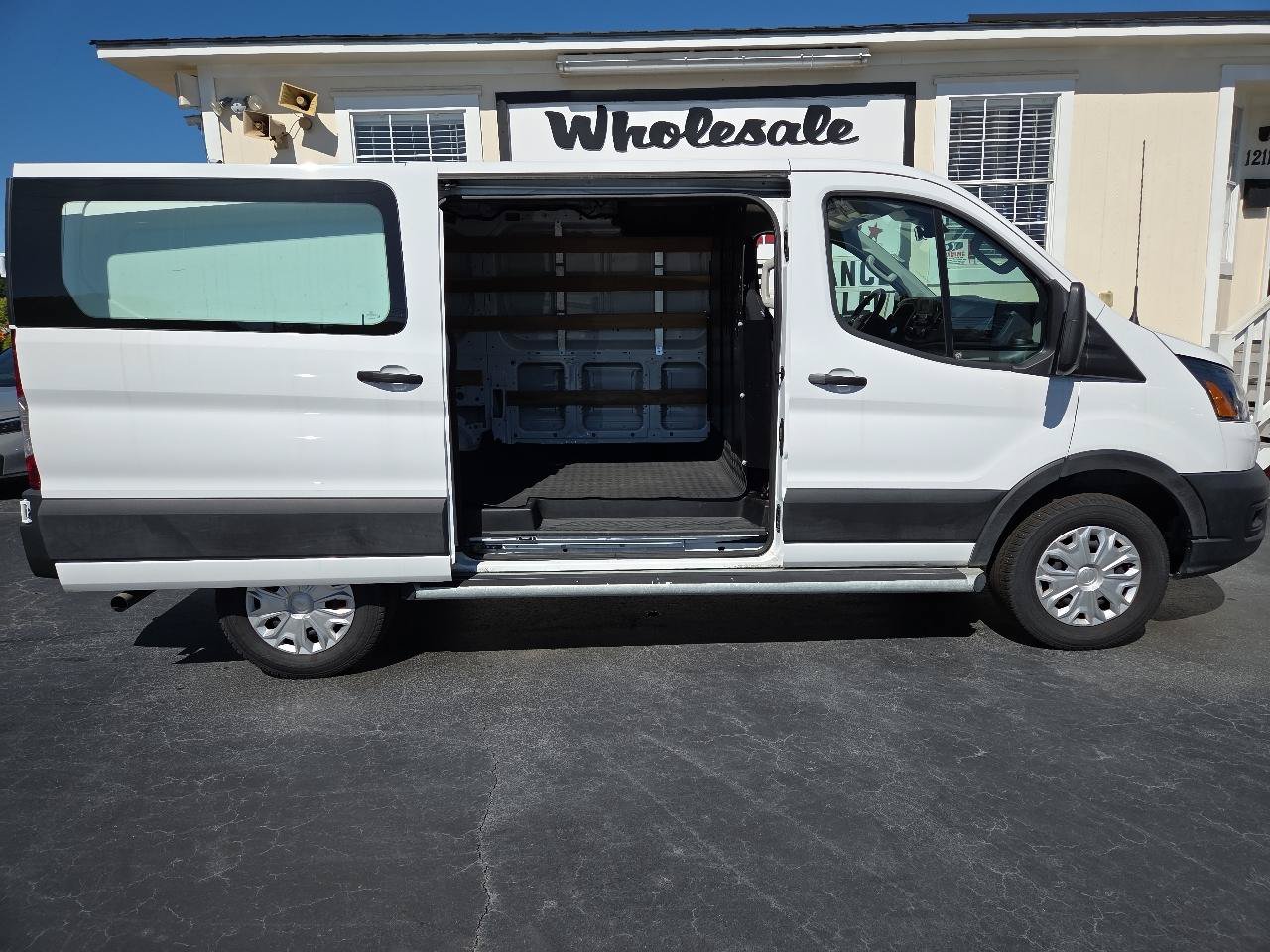 Used 2025 Ford Transit 250 Low Roof w/ Exterior Upgrade Package RWD image 9