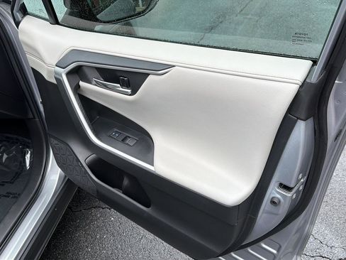Used 2022 Toyota RAV4 Limited FWD image 15